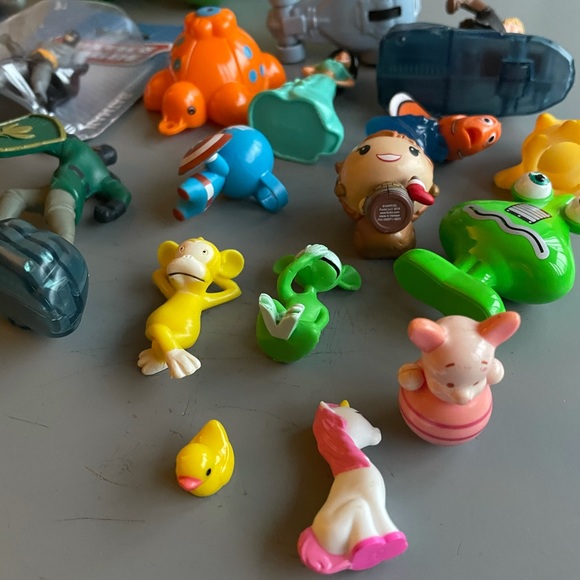 GUC Assorted Kids Toy Figures (Marvel + More) - Picture 2 of 3